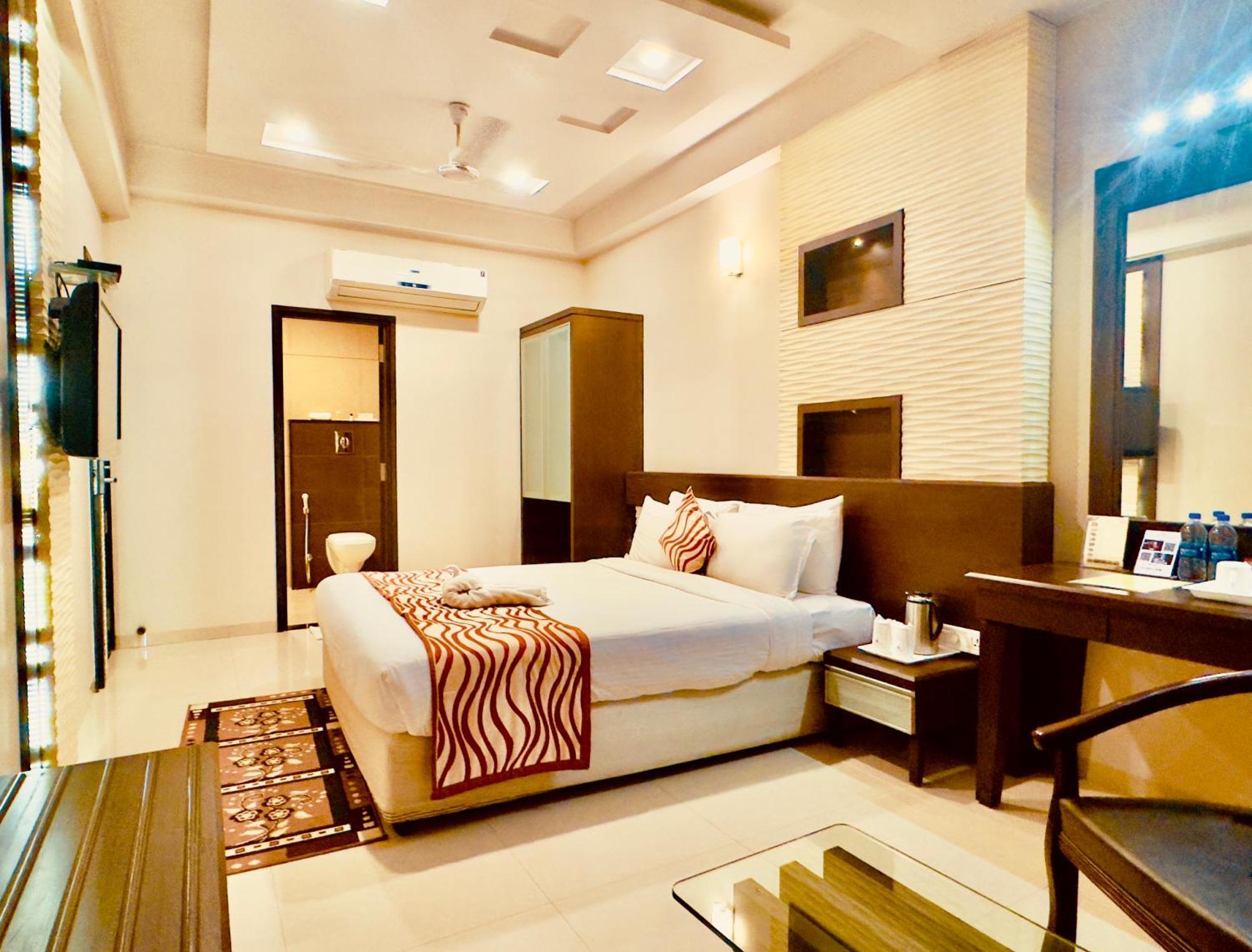 Hotel Economy Near Golden Temple